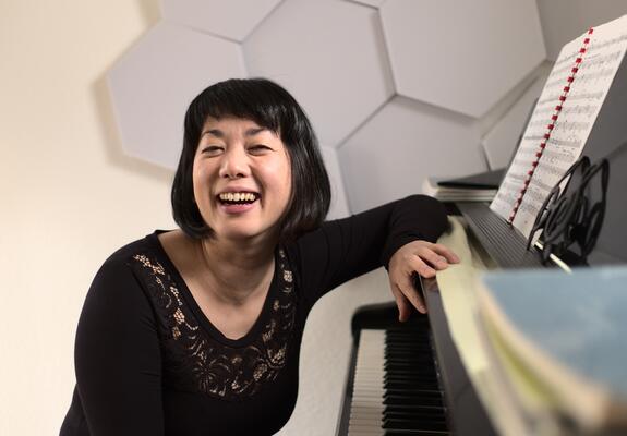 Yuko Ellinger wird den Liederabend am 14. Oktober am Klavier gestalten, Foto: Matthias Ellinger