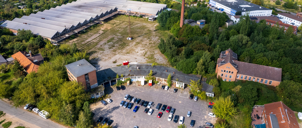Das Gebiet um den ehemaligen Güterbahnhof im Nordwesten Schwerins, gelegen zwischen dem Obotritenring und dem Medeweger See, ist bereits seit vielen Jahren Gegenstand von Überlegungen zu einer städtebaulichen Erneuerung.