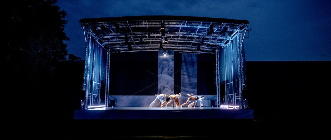 Die Tanzcollage „Gesetz des Eises“ wird am 6. und 7. September auf dem Alten Garten geführt, Foto: Peter van Heesen