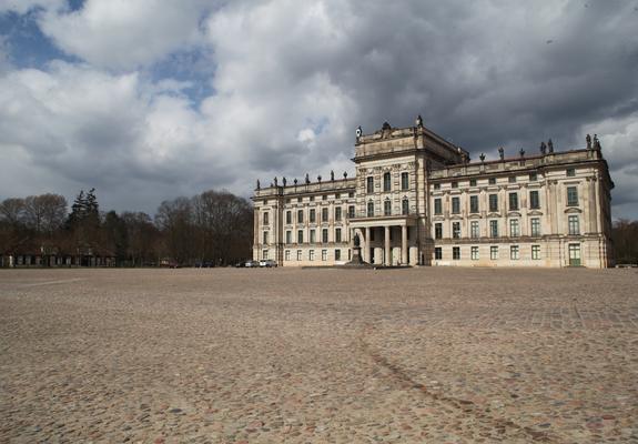In einigen Tagen wird Matthias Becker vorm Schloss in Ludwigslust stehen und warten, egal, ob es regnet, stürmt oder schneit. Er und seine ehrenamtlichen Kollegen haben eine Mission: eine Fackel an die Kollegen der Mecklenburger Seenplatte übergeben.