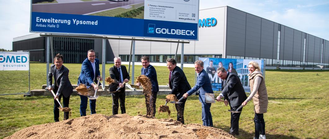 Ypsomed ist weiter auf Expansionskurs. Das seit 2019 im Industriepark Schwerin angesiedelte global agierende Medizintechnik-Unternehmen stellt mit ultramodernen Fertigungsanlagen Infusionssets und Pens zur Selbstmedikation her.