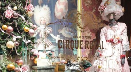 Weihnachten steht vor der Tür. Kressmann begrüßt seine Kunden im Cirque Royal und stimmt sie auf die Feiertage mit Weihnachten nach Art des Rokokos ein.