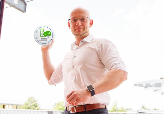 Auch Unternehmer profitieren seit Juli von den digitalen Verwaltungsleistungen der Landeshauptstadt. Sie können ihr Gewerbe an- und ab- oder ummelden und sich rund um die Uhr Auskünfte einholen. Der zeitaufwändige Gang ins Stadthaus entfällt.