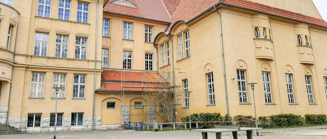 Dem Fridericianum steigt das ZGM buchstäblich aufs Dach, denn hier müssen noch Sturmschäden aus dem letzten Jahr behoben werden, Foto: ZGM