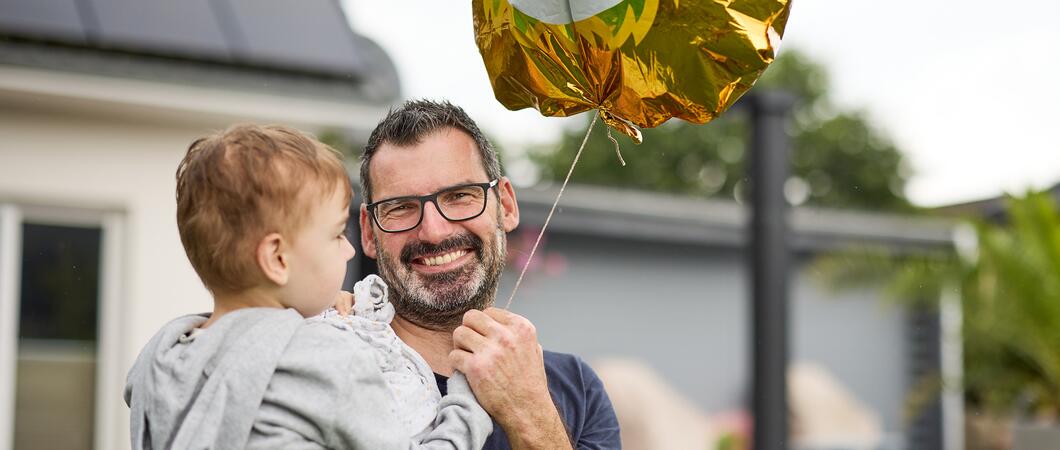 Um die Krebsbehandlung seines Sohnes Mika besser verarbeiten zu können, schreibt Jens Mehnert einen Blog über die Zeit im Krankenhaus und die Zeit darüber hinaus. Mit der riesigen Aufmerksamkeit hat er allerdings nicht gerechnet.