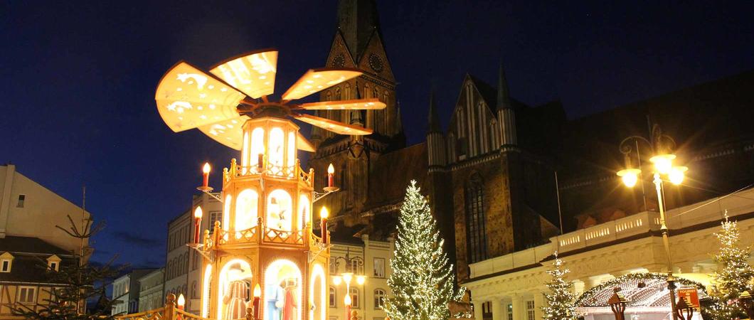 „Schwerin macht glücklich!“ Mit diesem Satz wirbt die Landeshauptstadt Mecklenburg-Vorpommerns um Neubürger. Schließlich will sie weiter wachsen und damit noch interessanter für Investoren werden.