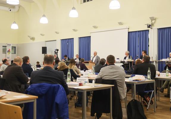 Viele Männer und nur wenige Frauen sind in der Stadtvertretung  der Landeshauptstadt Schwerin zu finden