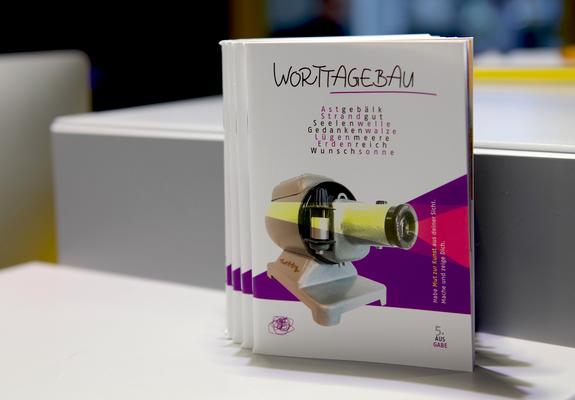In der fünften „Worttagebau”-Ausgabe machen die Schreiberlinge, Maler und Fotografen Momentaufnahmen lesbar, sichtbar und wiedererlebbar