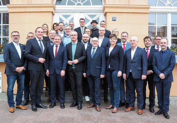 Fachkräfte gewinnen, kommunale Handlungsfähigkeit sichern – weniger Bürokratie und mehr Digitalisierung sind der Schlüssel