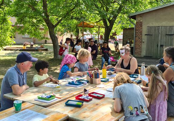 Im Mueßer Museumsdorf geschehen am Mittwoch, den 31. Juli märchenhafte Dinge. Museumsmitarbeiter bieten für die Ferienkinder in den Zeiten 10:30-12:30 und 14:30-17:00 Uhr Kreativ-, Bastel- und Mitmachstationen zum Thema „Märchen“