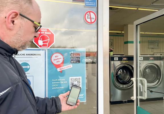 Inhaber Andre Kühn setzt auch bei der Sicherheit seiner Kunden auf neue technische Möglichkeiten. Ab sofort kann jeder Aufenthalt im Waschcenter freiwillig mit der kostenlosen luca-App dokumentiert werden