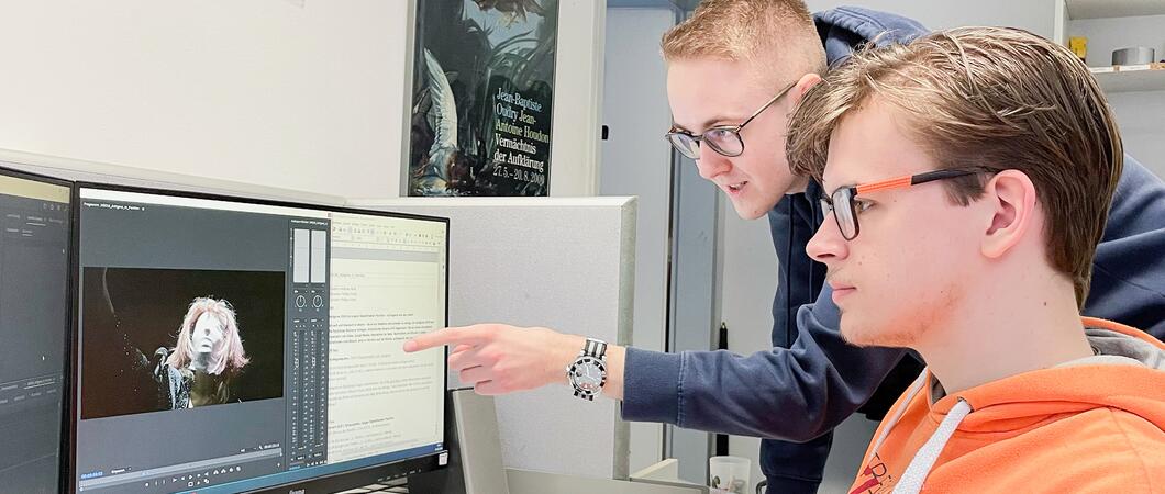 In der Landeshauptstadt bietet der private regionale Fernsehsender TV Schwerin jungen Talenten die Möglichkeit, ihre Karriere in der Medienbranche zu starten.