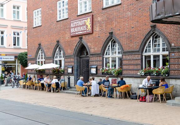 Nach dem Umbau des Zeppelin Restaurants richtet sich nun die Aufmerksamkeit auf den Start der Terrassensaison.