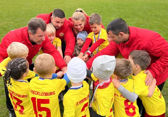 Mit dem Projekt „Kita in Bewegung“ will der FC Mecklenburg Schwerin Kinder für den Sport begeistern.