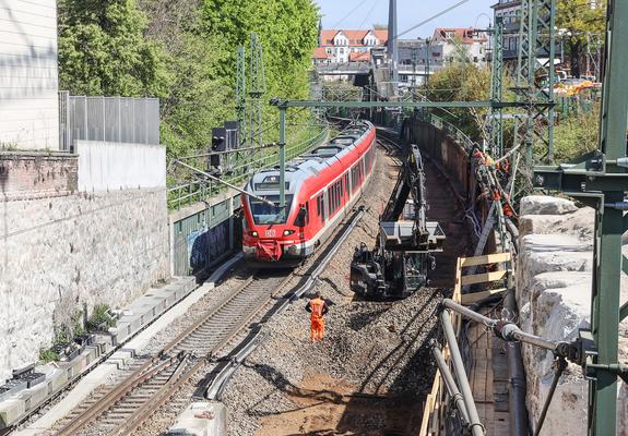 Fast ein Jahr wird bereits am Ersatzneubau der Wallstraßenbrücke gearbeitet.