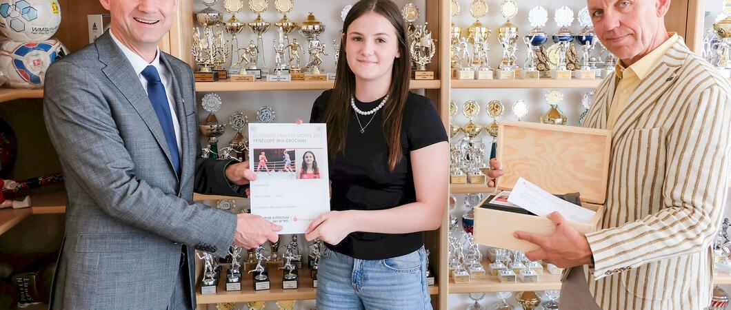 Penelope Grochau vom Sportgymnasium Schwerin wird für top Leistungen im Boxen geehrt