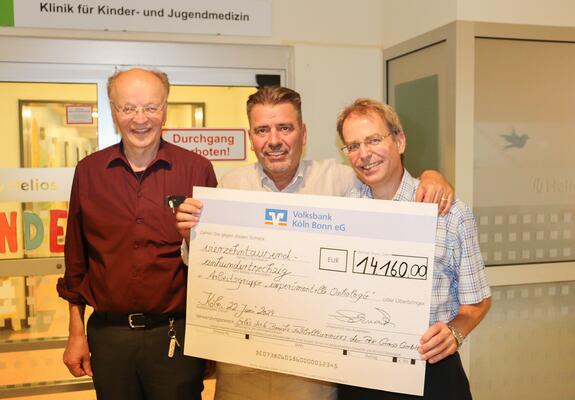Die Kölner Firma PFK Group spendet für die Arbeitsgruppe „Experimentelle Onkologie“ in Schwerin