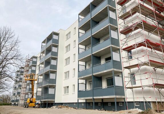 Im Februar sind die ersten glücklichen Mieter in die frisch fertiggestellten Wohnungen in der Anne-Frank-Straße gezogen