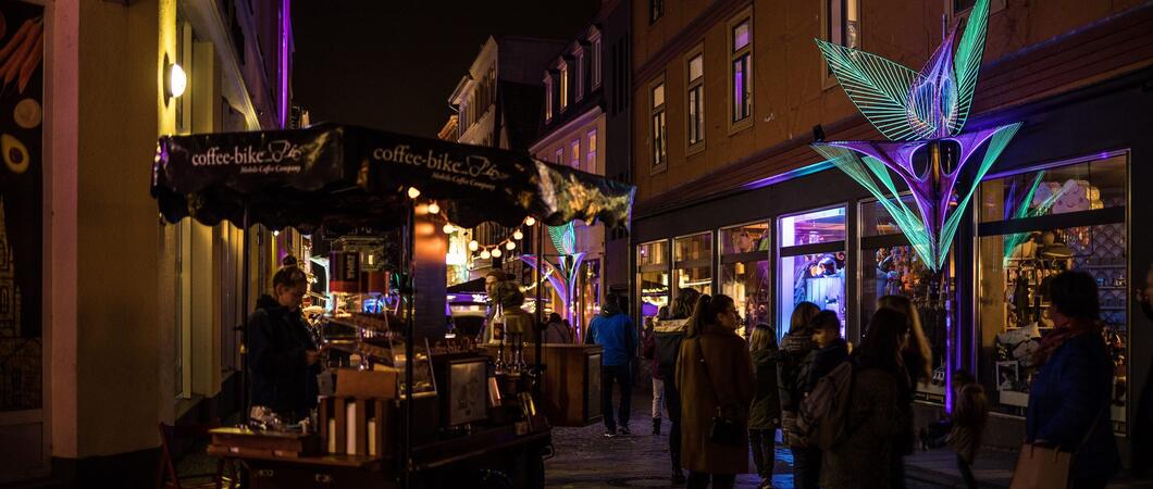 Beim Lichterbummel sind Straßenzüge und Gebäude in der Altstadt stimmungsvoll beleuchtet, Fotos: KATTA Foto, Stadtmarketing Schwerin