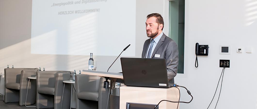 „Lehren und Chancen aus der Energiekrise“ ist das Thema des diesjährigen Energieforums Mecklenburg-Vorpommern. Dabei sind die Stadtwerke Schwerin, die Akademie Schwerin e. V., die Industrie- und Handelskammer zu Schwerin und die WEMAG.