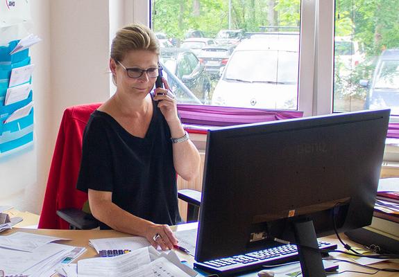 Die AWO Sozialstation ist breit gefächert aufgestellt. Die fast 40 Mitarbeiter sind im ambulanten Pflegedienst, in fünf Servicewohnanlagen und in zwei Senioren- und Demenz-Wohngemeinschaften täglich, rund um die Uhr für ihre Kunden da.