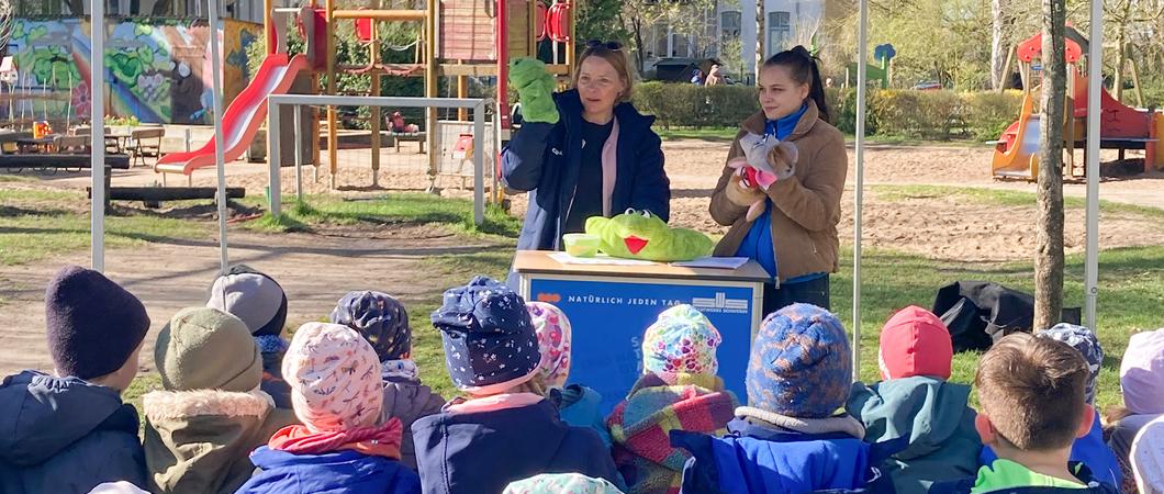 Ein Puppenspiel motivierte die Kinder, sich mit dem Thema Moorschutz auseinanderzusetzen, Foto: Stadtwerke Schwerin