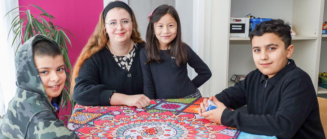 In Deutschland gibt es Kinder, die nicht genug Verpflegung haben. Das wenige Geld der Familien muss häufig für viele andere Dinge ausgegeben werden, sodass am Essen gespart wird. Auch deshalb gibt es die Kindertafel im Mueßer Holz.