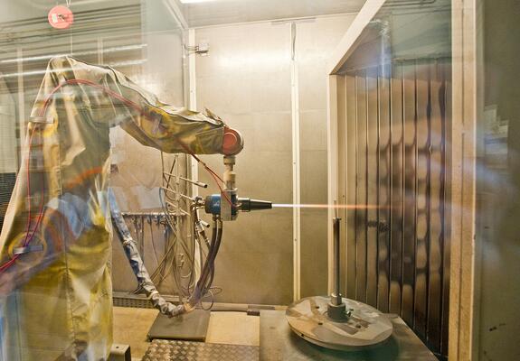 An High-Tech-Anlagen werden optimale Verfahren für Bauteile aus Hochtemperatur-Werkstoffen entwickelt, Foto: maxpress
