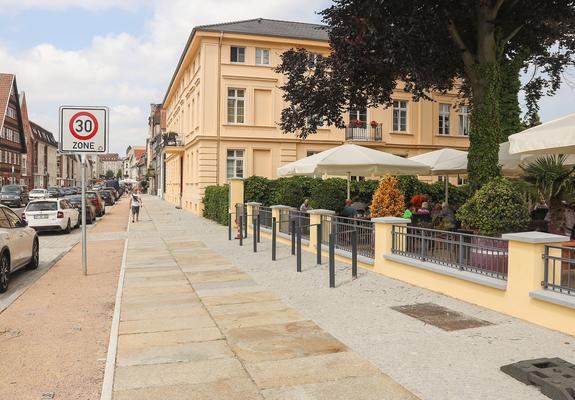 Schon vor zwei Jahren haben die Bauarbeiten in der wunderschönen Straße der Altstadt begonnen.