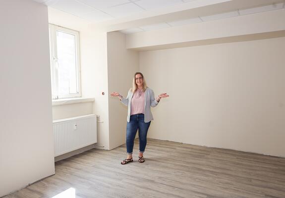 Nach mehrmonatigen Umbauarbeiten eröffnet die STOLLE-Filiale im Gusanum am 10. Juni in neuen, größeren Räumlichkeiten. Sie ist nun auf einer Ebene angelegt und barrierefrei zugänglich.