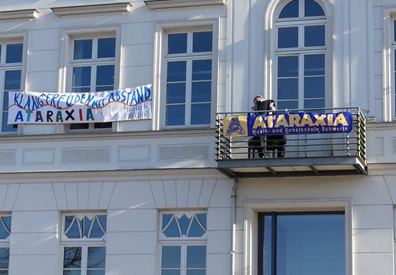 Klangfreuden auf Abstand – ATARAXIA to go heißt es jeden Abend ab 18 Uhr am Pfaffenteich
