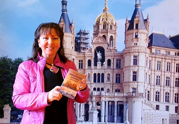 Die Schweriner Autorin Diana Salow hat ihren neunten Kriminalroman mit dem Hinstorff Verlag Rostock herausgebracht.