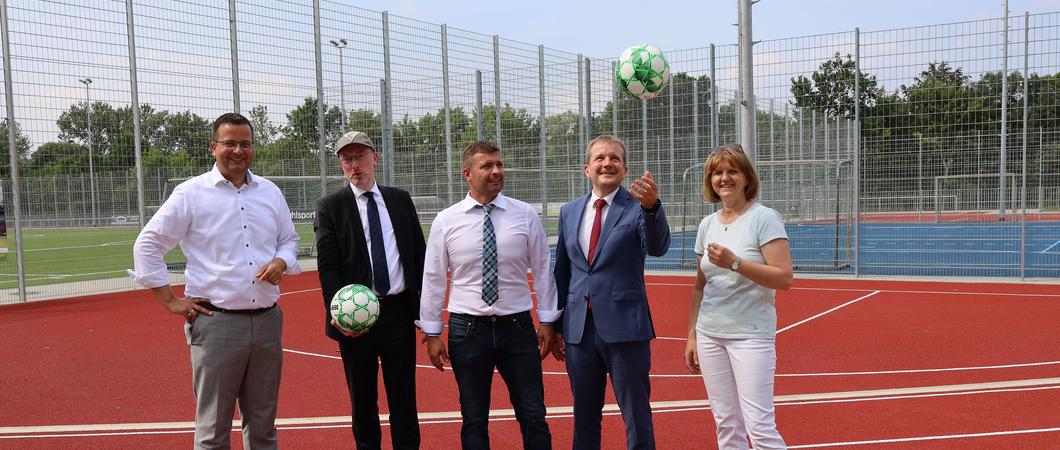 Die Sportanlage Großer Dreesch wurde nach umfangreicher  Sanierung für die Nutzung freigegeben.
