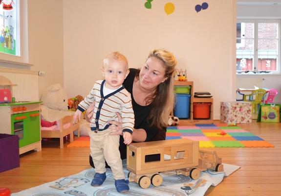 Seit Januar dieses Jahres können Eltern beim krankheitsbedingten kurzfristigen Ausfall ihrer Kindertagespflegeperson ihr Kind in der Tagespflege „Däumelinchen“ von Tatjana Kühl betreuen lassen