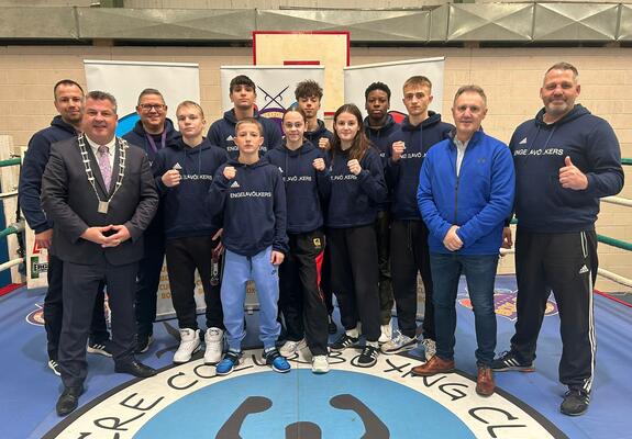 Sportlich erfolgreicher Irland-Trip. Mit fünf Gold-, drei Silbermedaillen und einem beachtlichen Rang fünf in der Gesamtwertung ist ein achtköpfiges Box-Team aus Mecklenburg-Vorpommern vom Wexford Box Cup in Irland zurückgekehrt