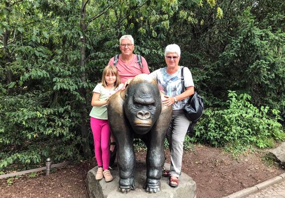 Helmut Breitag und seine Frau Hannelore machen mit Charlotte gerne Ausflüge. In den Sommerferien ging es in den Zoo Berlin