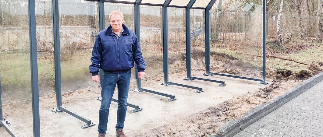 Wenn einer von sich behaupten kann, er sei ein „Urgestein“ beim Schweriner Nahverkehr, dann ist es Andreas Maack. Ab 1980 absolvierte er dort seine zweijährige Ausbildung zum Elektromonteur.
