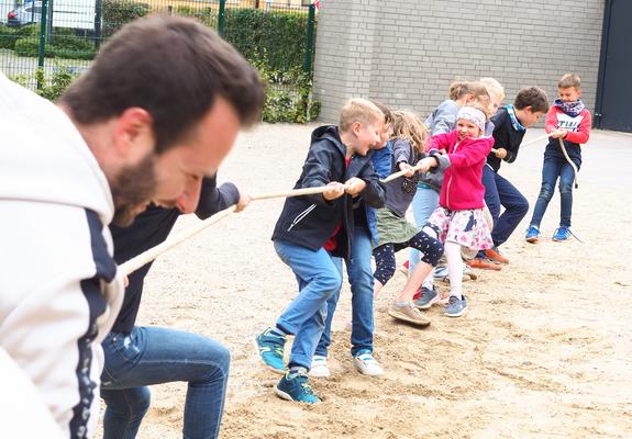Der Hort „Heine-Kids“ begrüßt seine 198 Kinder und deren Eltern in einem topmodernen Gebäude an der Werderstraße.