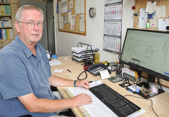 Jörg Hahn hat sein gesamtes Berufsleben der Wasserwirtschaft gewidmet. Als Elektromonteur qualifizierte er sich zum Meister und trägt seit 2003 als Elektrofachkraft enorme Verantwortung.
