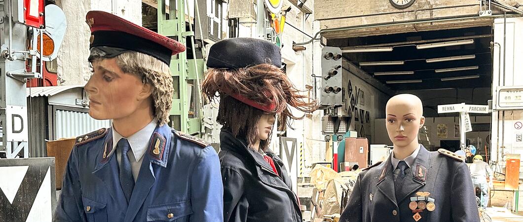 Nach dem großen Brand ist die Unterstützung für den Wiederaufbau des Eisenbahnmuseums weiterhin ungebrochen. Viele Menschen engagieren sich ehrenamtlich. Auf dem Museumsgelände soll am 20. Januar ein Benefizmarkt starten. Wer möchte mitmachen?