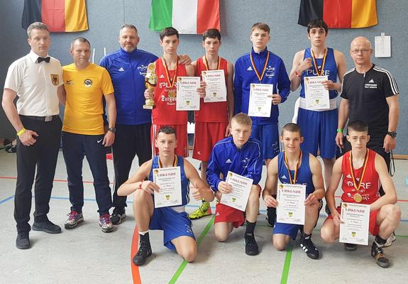 Trotz erschwerter Trainingssituation läuft es rund für die Schweriner Boxer. Nachdem Kevin Boakye-Schumann beim Weltcup-Finale in Köln Gold geholt hat, haben sich nun auch sieben Nachwuchsboxer aus der U17 für die Ruhr Games in Bochum qualifiziert.