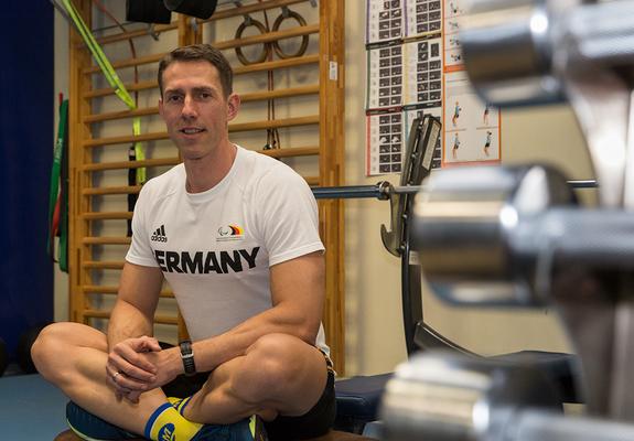 Neben seiner sportlichen Laufbahn engagiert sich Stefan Nimke auch ehrenamtlich als Stadtvertreter