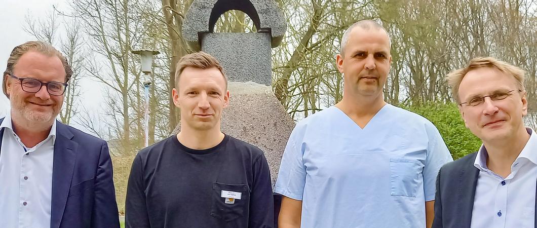 V.l.: Thomas Tweer, Verwaltungsfachkraft Tim Seifert, Pflegefachkraft Nils Kreßmann und Dr. Ulf Harder, Fotos: DWMSN, Anna Karsten