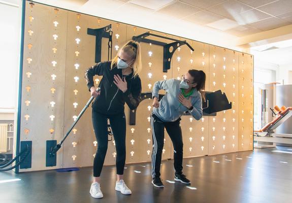 Neue Multifunktionswand erweitert Möglichkeiten in der aktiven Therapie am Grünen Tal