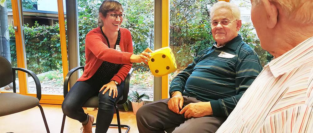 Bei dem Spiel 6-4-2 wird abwechselnd gerätselt, Ball gespielt oder Sport gemacht. Wichtig, um alle Sinne zu aktivieren