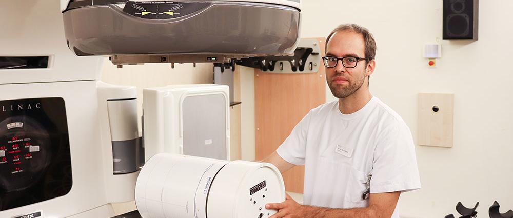 Christian Küllig ist Medizinphysiker und arbeitet unter anderem an Linearbeschleunigern in der Krebstherapie.