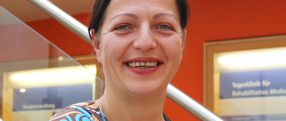Sandra Sawatzki arbeitet im Patientenservice und als Physiotherapeutin