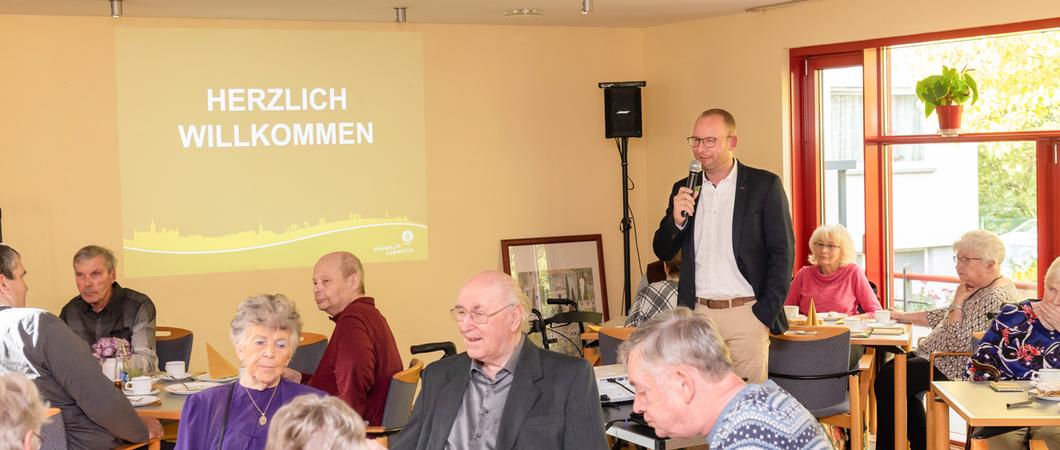 Die WGS wollte es wissen und verteilte Fragebögen, um herauszufinden, was für die Bewohner besonders wichtig ist. Das Ergebnis der Befragung wurde Mitte Oktober gemeinsam mit dem Servicepartner Comtact bei Kaffee und Kuchen präsentiert