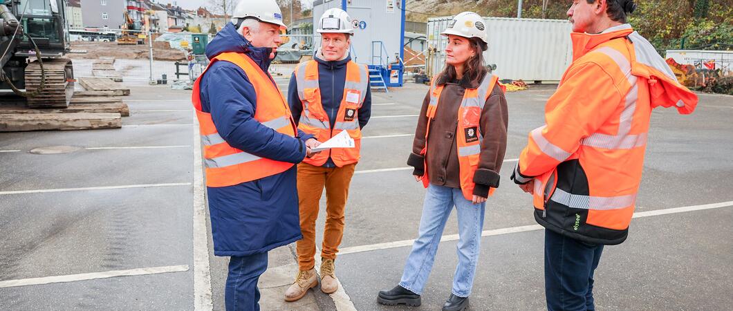 Erste Bohrungen zum Zertrümmern von Altfundamenten finden statt | Foto: Jenko Ataman