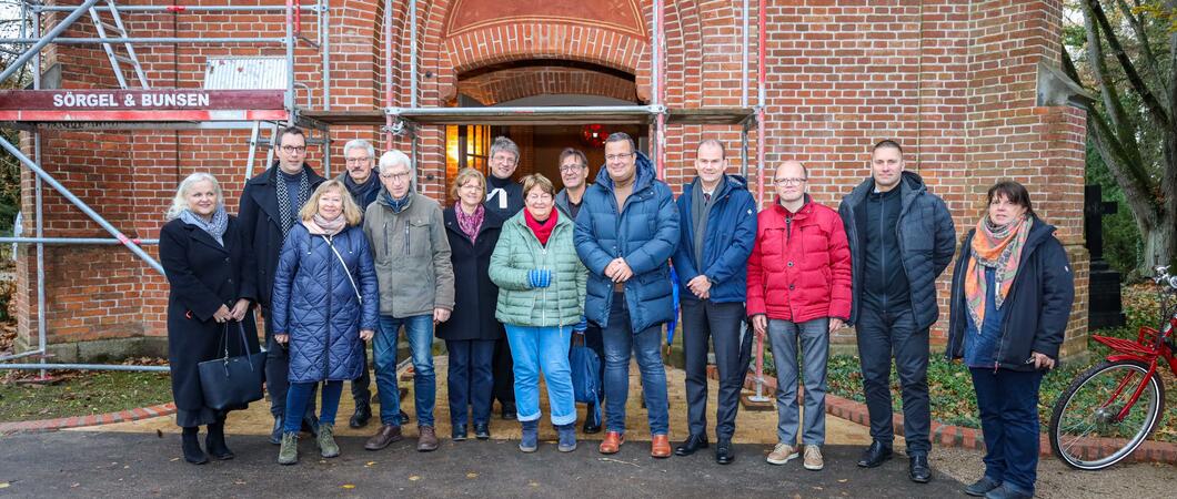 Bereits 2007 hatte der SDS – Stadtwirtschaftliche Dienstleistungen Schwerin mit der Sanierung der Kapelle, die aus der Feder von Hofbaurat Theodor Krüger stammt, begonnen.